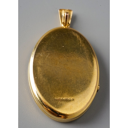 35 - A 9ct yellow gold oval locket pendant, gross weight approx 8g