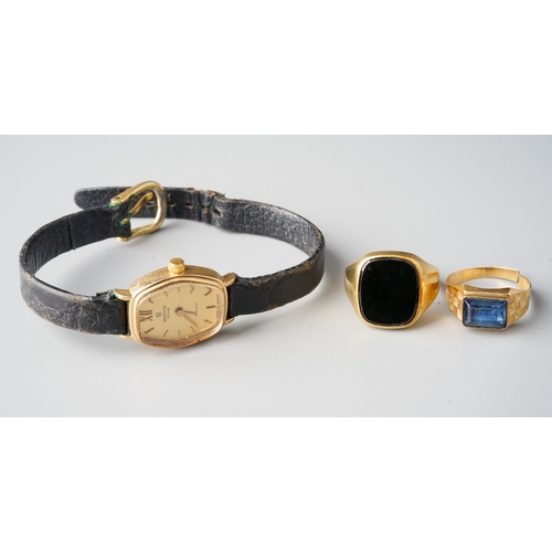 38 - A gentleman's 9ct yellow gold and onyx signet ring, size N, gross weight approx 3.7g; a yellow gold ... 