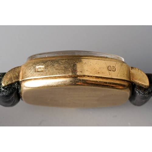 38 - A gentleman's 9ct yellow gold and onyx signet ring, size N, gross weight approx 3.7g; a yellow gold ... 