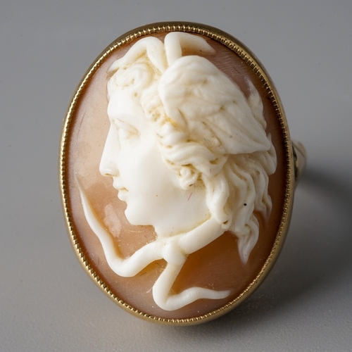 42 - A 9ct yellow gold and cameo ring, the shell cameo depicting Mercury, size L1/2, gross weight approx ... 