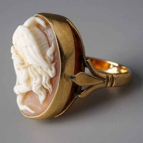 42 - A 9ct yellow gold and cameo ring, the shell cameo depicting Mercury, size L1/2, gross weight approx ... 