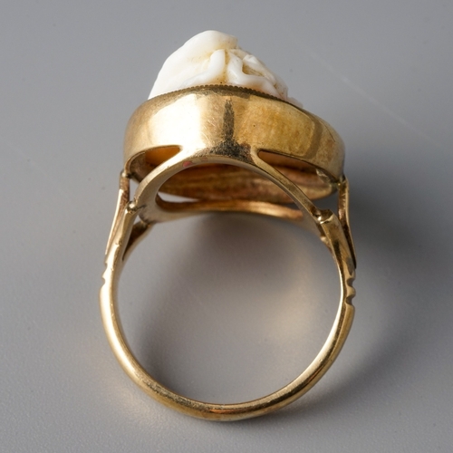 42 - A 9ct yellow gold and cameo ring, the shell cameo depicting Mercury, size L1/2, gross weight approx ... 