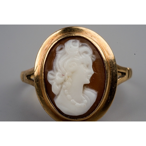 72 - An Italian 9k yellow gold and cameo brooch; together with a 9ct yellow gold and cameo ring, size Q, ... 