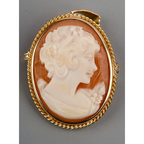 72 - An Italian 9k yellow gold and cameo brooch; together with a 9ct yellow gold and cameo ring, size Q, ... 