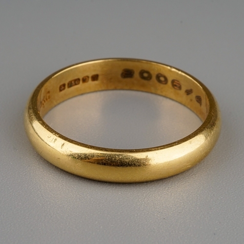 89 - An 18ct yellow gold ring, size O, gross weight approx 4.3g