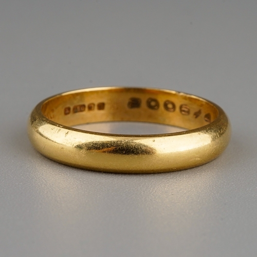 89 - An 18ct yellow gold ring, size O, gross weight approx 4.3g