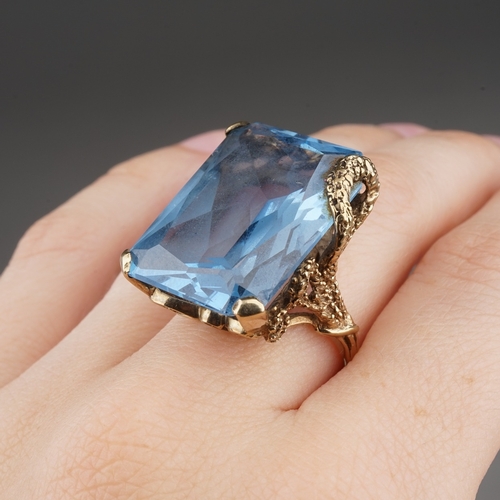 119 - A 9ct yellow gold and synthetic spinel dress ring, the large blue stone approx 25mm x 17mm x 9.9mm, ... 