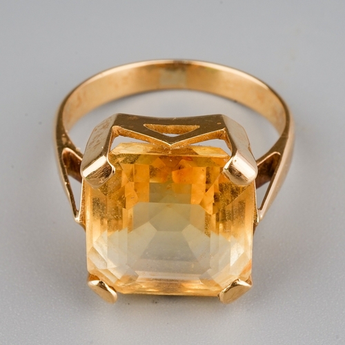 122 - Unmarked yellow metal dress ring set with yellow citrine, gross weight 5.6 g