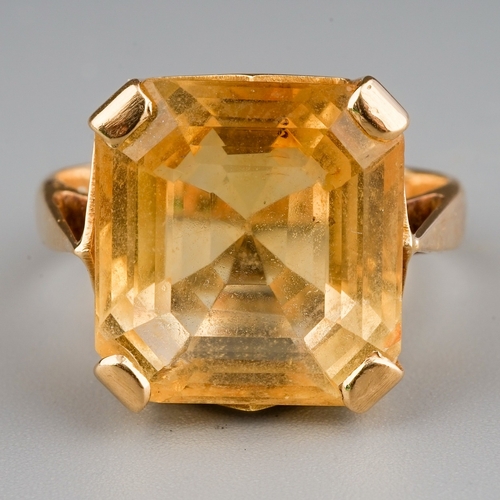 122 - Unmarked yellow metal dress ring set with yellow citrine, gross weight 5.6 g