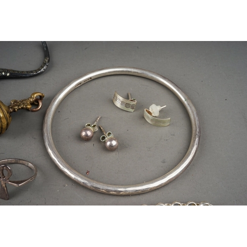 131 - Quantity of silver and white metal jewellery to include rings, earrings, brooches, marcasite large l... 