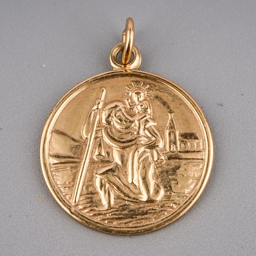 136 - Quantity of 9 ct gold chains and pendants ro include 2 Saint Christophers, gross weight 23.3 g