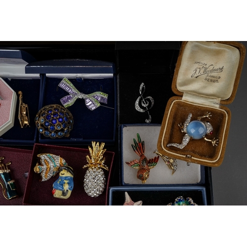 141 - Large collection of vintage brooches to include several Atwood Collection enamelled samples, enamell... 