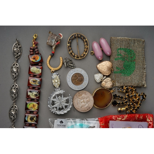 148 - Collection of vintage costume jewellery to include necklaces, earrings, gold plated locket, silver b... 