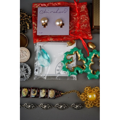 148 - Collection of vintage costume jewellery to include necklaces, earrings, gold plated locket, silver b... 