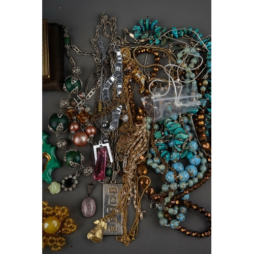 148 - Collection of vintage costume jewellery to include necklaces, earrings, gold plated locket, silver b... 