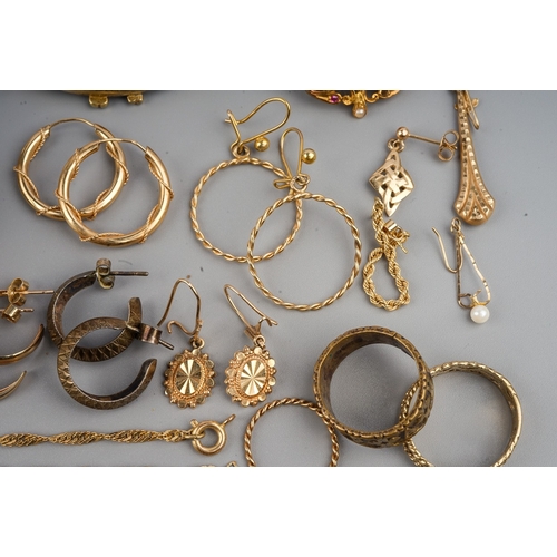 172 - A group of yellow metal and gold jewellery, including a Victorian 15ct gold seed pearl crescent and ... 