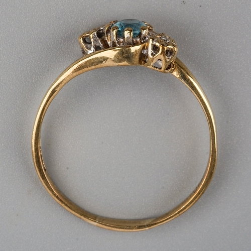 185 - 9 ct Diamond & Topaz Ring