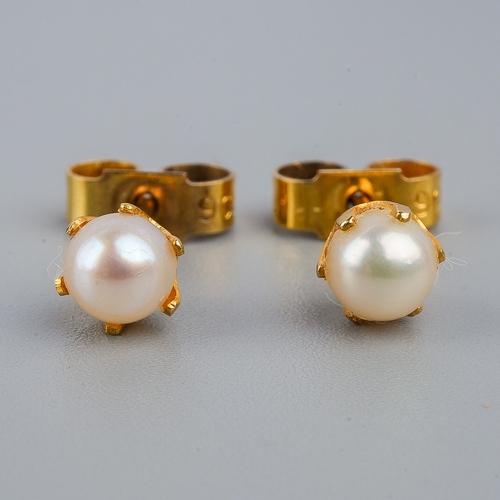 188 - Earrings, 9ct and freshwater pearl by H&H.