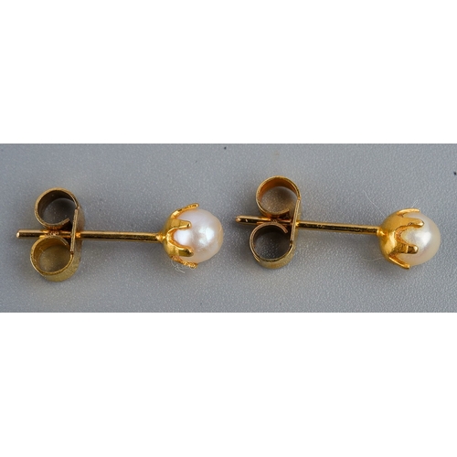 188 - Earrings, 9ct and freshwater pearl by H&H.