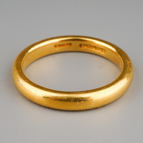 220 - A 22ct yellow gold ring, size M, gross weight approx 5.8g