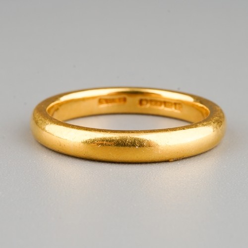 220 - A 22ct yellow gold ring, size M, gross weight approx 5.8g