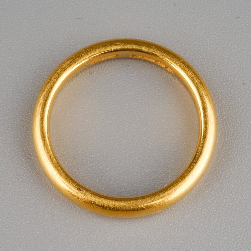 220 - A 22ct yellow gold ring, size M, gross weight approx 5.8g