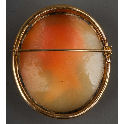 229 - A 19th century oval cameo brooch, carved depicting the profile of a gentleman, mounted in an engrave... 