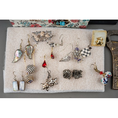 235 - Costume jewellery, including a 9ct gold pendant approx 3g; silver jewellery, silver pill box; brooch... 