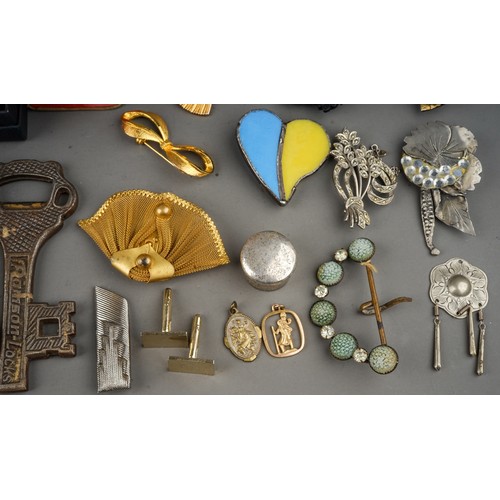 235 - Costume jewellery, including a 9ct gold pendant approx 3g; silver jewellery, silver pill box; brooch... 