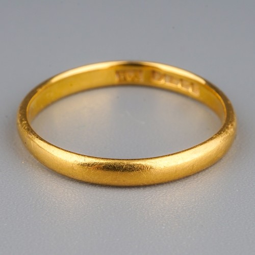 238 - 22 ct gold wedding band, gross weight 1.8g UK size N