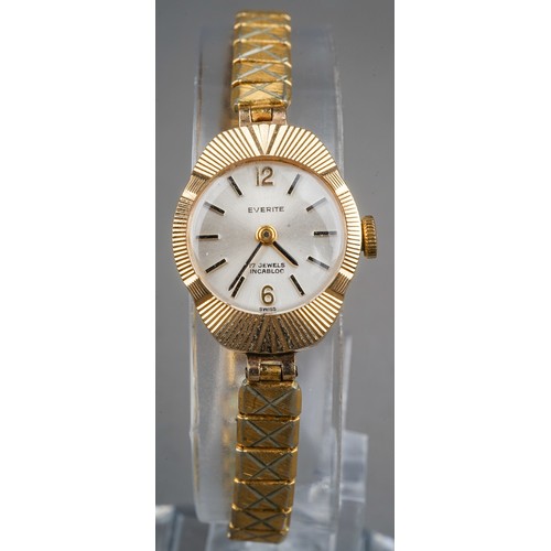 253 - A ladies 9ct yellow gold cased Everite wristwatch, on a gold-plated strap