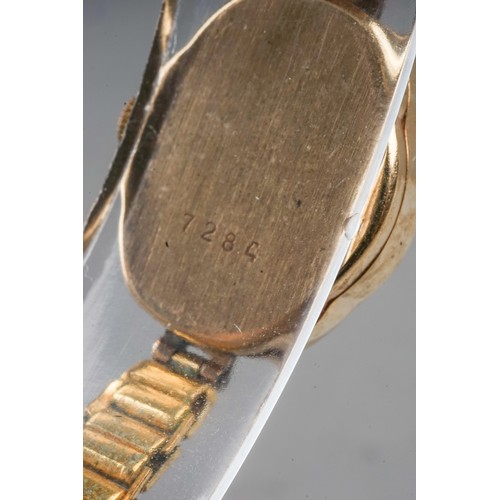 253 - A ladies 9ct yellow gold cased Everite wristwatch, on a gold-plated strap