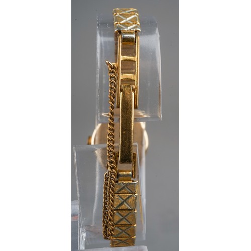 253 - A ladies 9ct yellow gold cased Everite wristwatch, on a gold-plated strap