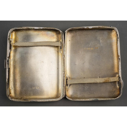 270 - A parcel of silver, comprising a late Victorian Walker & Hall bowed rectangular vesta case, Sheffiel... 