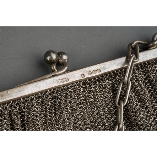 278 - An early 20th Century silver chainmail purse, typical form on suspension chain, hallmarked by C&C, L... 