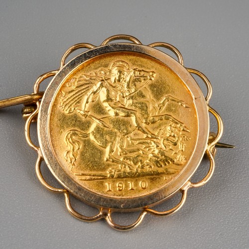 312 - 1910 half sovereign in 9 ct gold mounts, gross weight 6.1 g