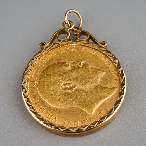 316 - 1908 full sovereign in 9 ct gold mounts, gross weight 9.3g