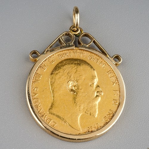 317 - 1907 full sovereign in 9 ct gold mount, gross weight 9.6g