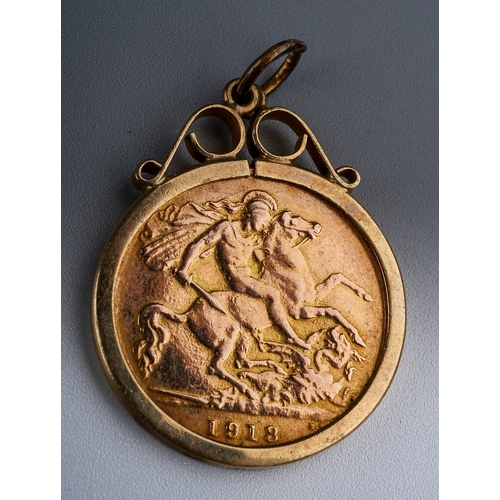 318 - A George V 1913 half sovereign, in a 9ct yellow gold pendant mount, gross weight approx 5.4g