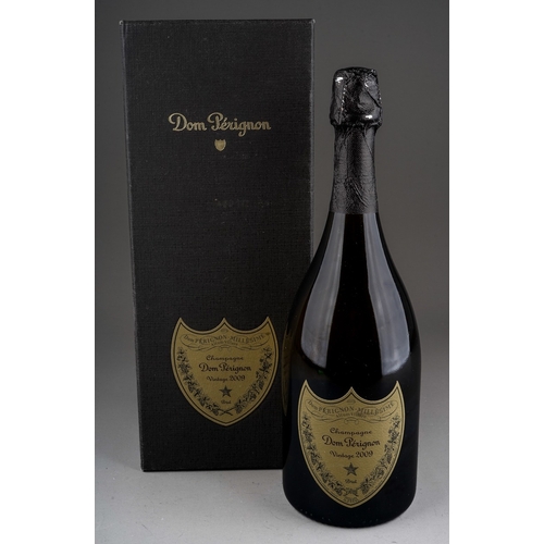 325 - A boxed bottle of Dom Perignon Vintage 2009 champagne, with inner card packing and leaflet, foil sea... 