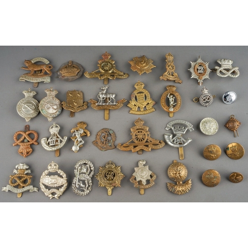 333 - A bag of Military cap badges and buttons