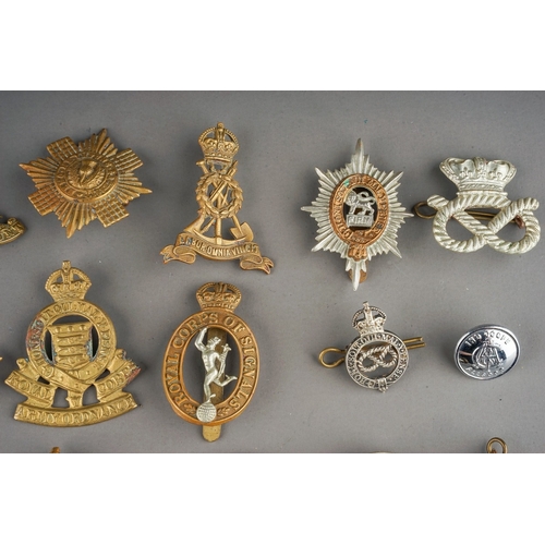 333 - A bag of Military cap badges and buttons