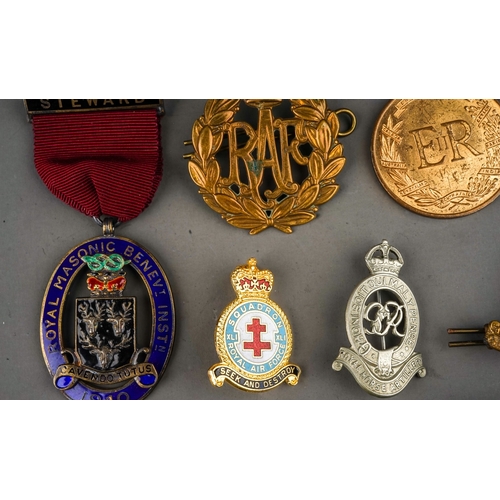 339 - Collection of badges, buttons, medallions to include silver RAF sweetheart brooch, 1915 on War servi... 