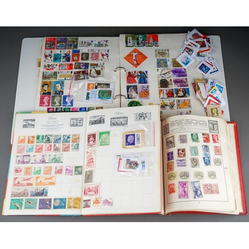 352 - A collection of stamps housed in a ring bound folder, a Godden Royal Mail album, a Quickchange album... 