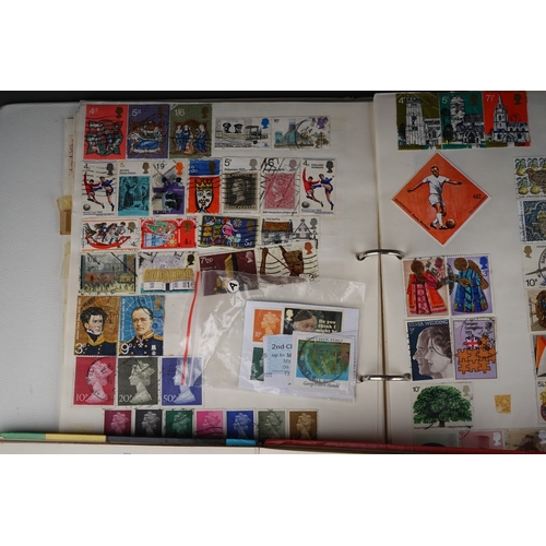 352 - A collection of stamps housed in a ring bound folder, a Godden Royal Mail album, a Quickchange album... 