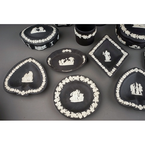 367 - A collection of thirteen pieces of 20th century black basalt Wedgwood, including three trinket boxes... 