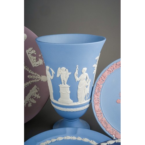 368 - A collection of Wedgwood jasperware and bone china, the jasperware to include a lilac 22.5cm plate, ... 