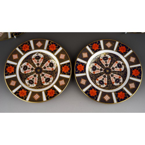 394 - Four Royal Crown Derby Imari 1128 pattern plates, comprising two tea plates, a 23cm plate (second) a... 