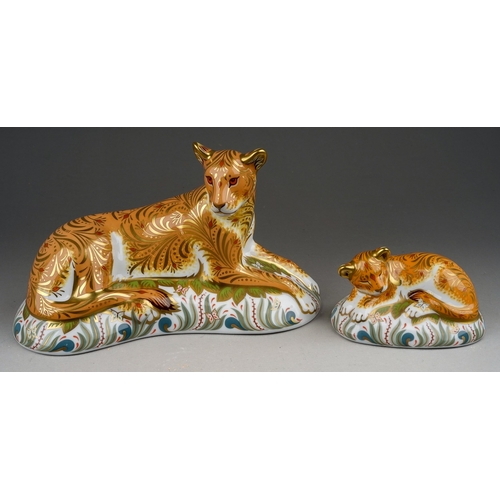 448 - Two Royal Crown Derby paperweights, Lioness and Lion Cub, both gold stoppers, first quality, no boxe... 