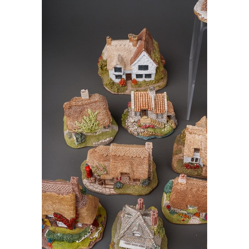 470 - Large collection of Lilliput lane houses to include Saxon cottage, Lakeland Christmas collection, ap... 